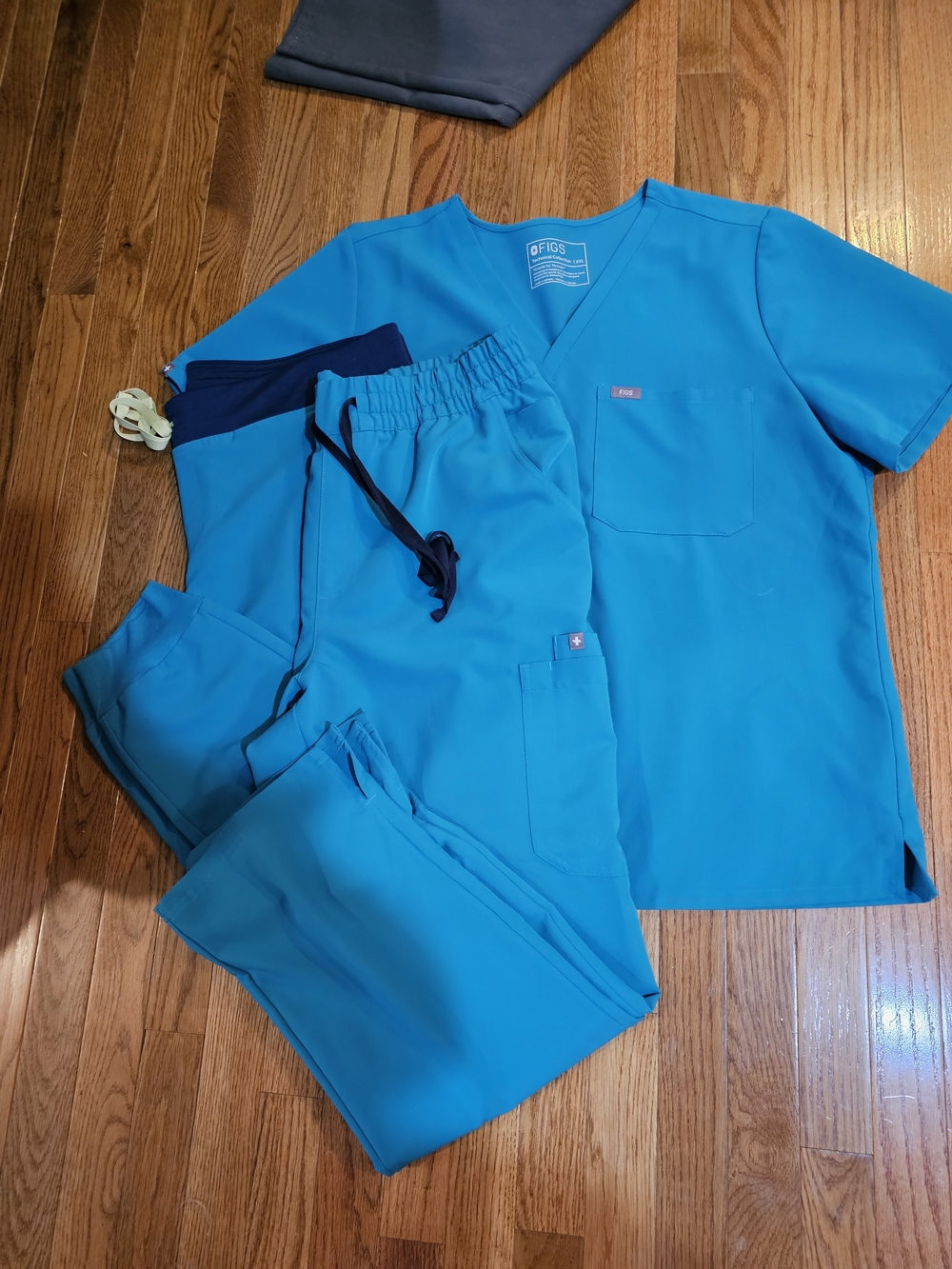Figs Women’s Teal Scrub Set